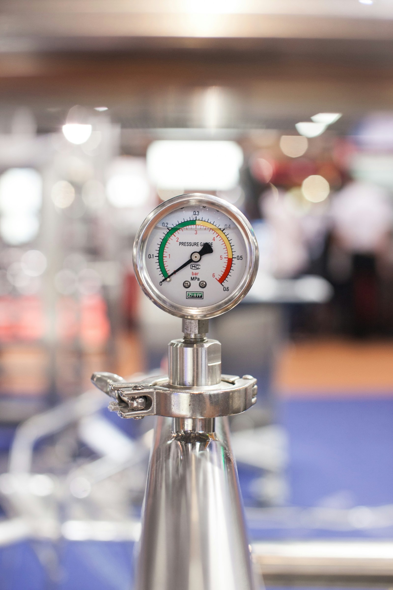 Pressure gauge on process pipework