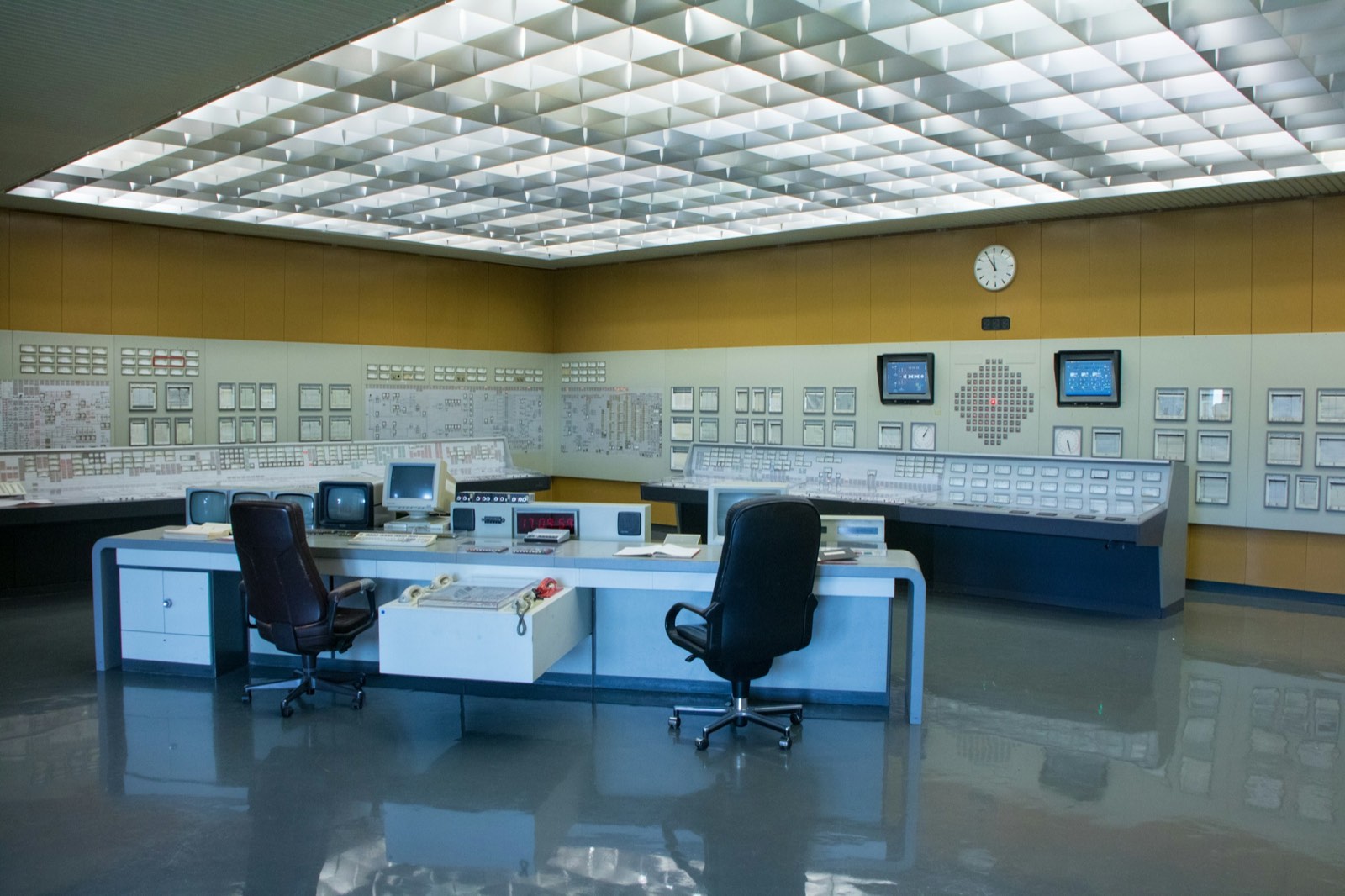 Process plant control room with operator desks